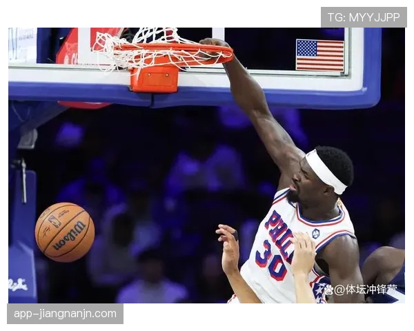 恩比德连续关键篮下命中拉开差距 提升76人内线统治力