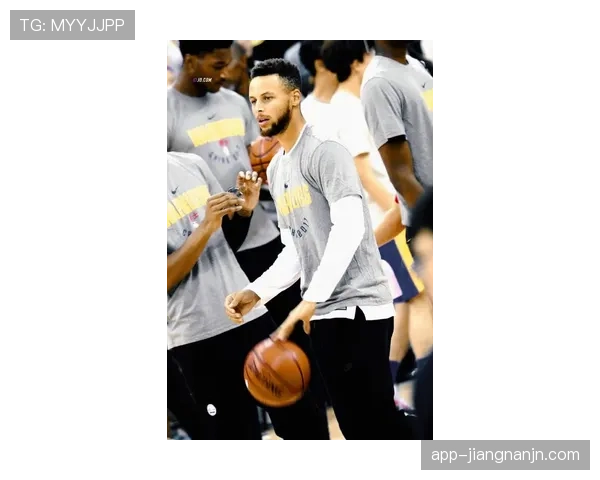 库里厨房堆满顶级食材，谁能想到他比赛里这么拼命才缺觉？