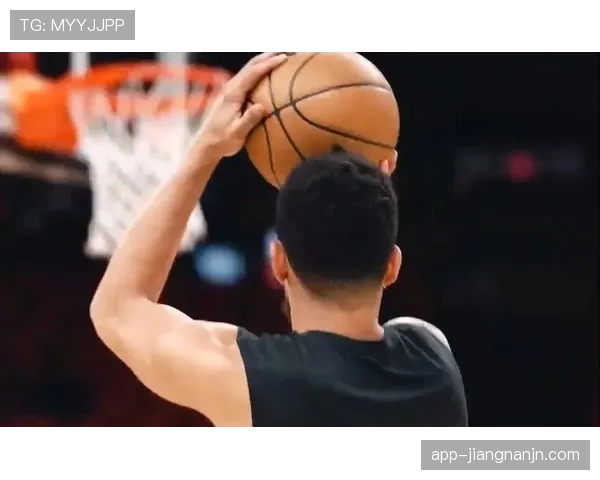 布克通过挡拆制造投篮空间 提升队内关键时刻得分效率