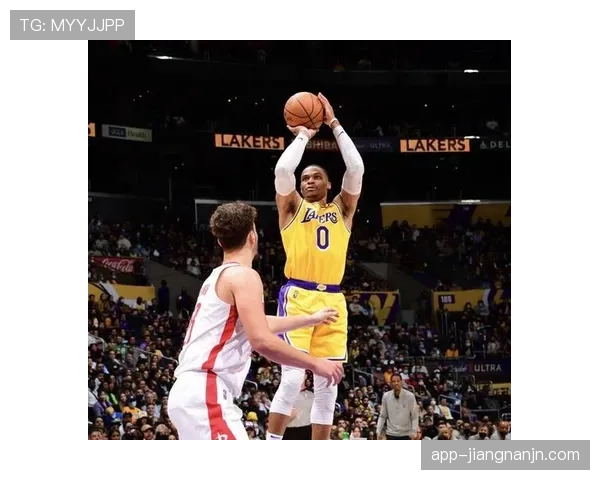 波蒂斯无球跑位提升威少挡拆效率拉开进攻空间