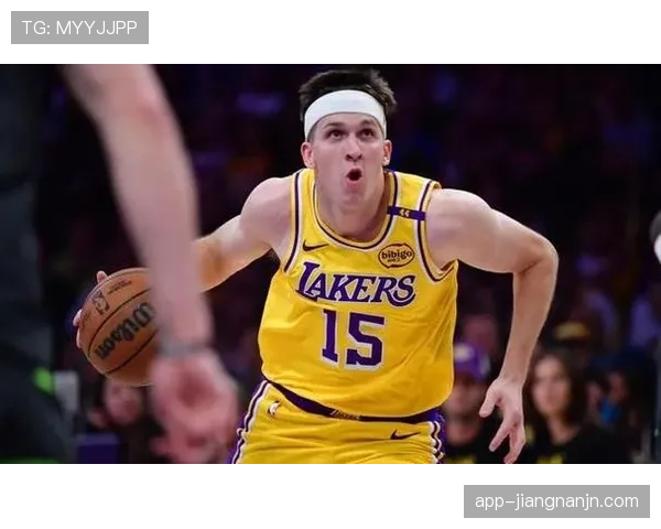 奥斯汀·里夫斯突破拉开持球进攻空间提升球队三分效率