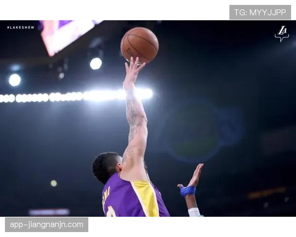 库兹马更依赖挡拆吸引内线拉开空间提升投篮效率